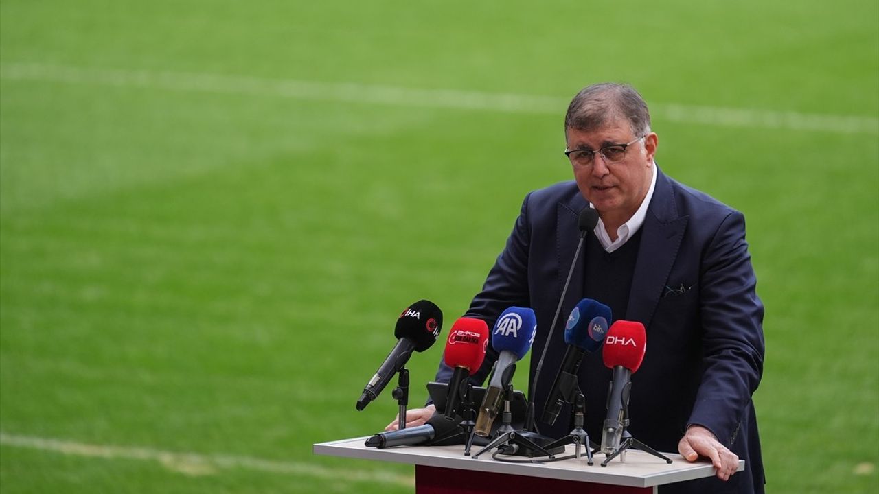 Göztepe Kulübü 100. Yıl Logosunu ve Kutlama Programını Tanıttı