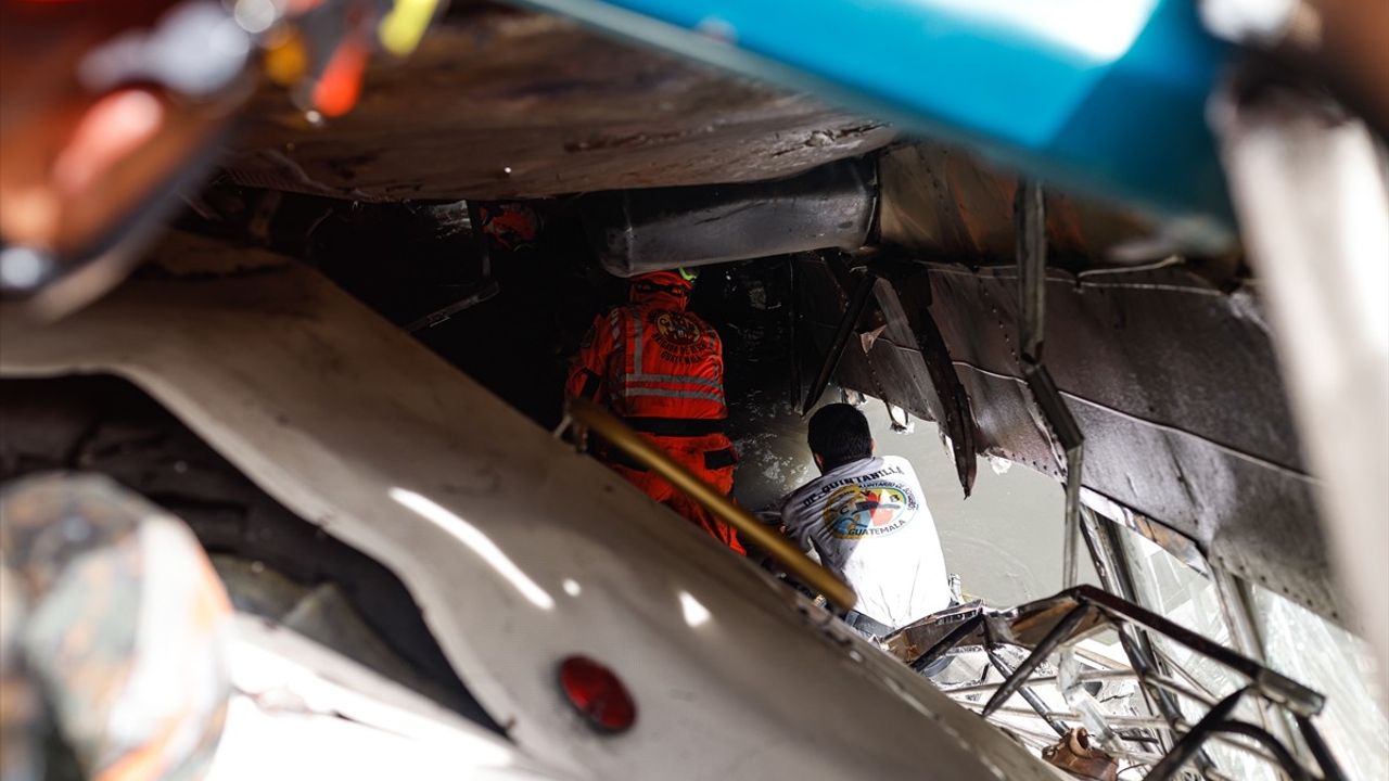 Guatemala'da Otobüs Faciası: 51 Kayıp, 3 Günlük Yas İlan Edildi