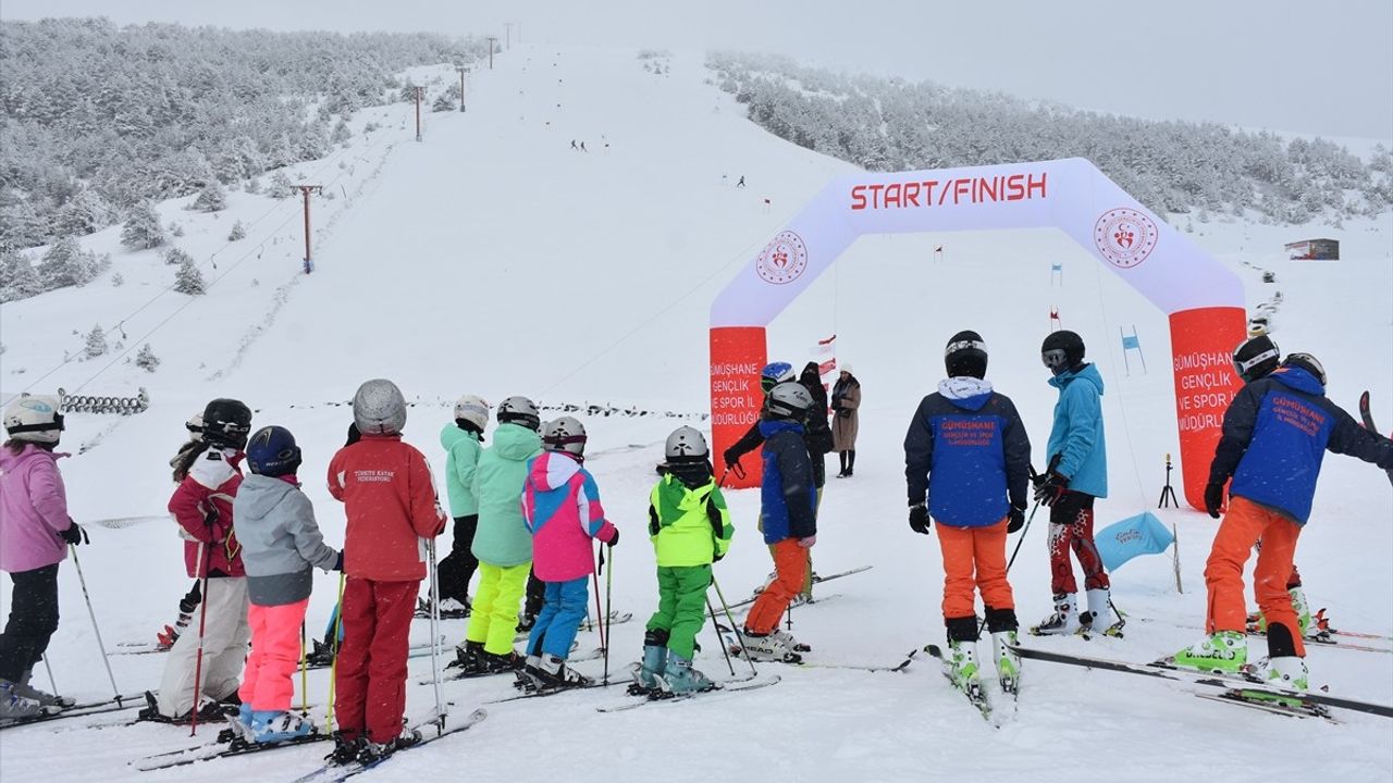 Gümüşhane'de Zigana Dağı Kış Gençlik ve Spor Şenliği Rüzgarı