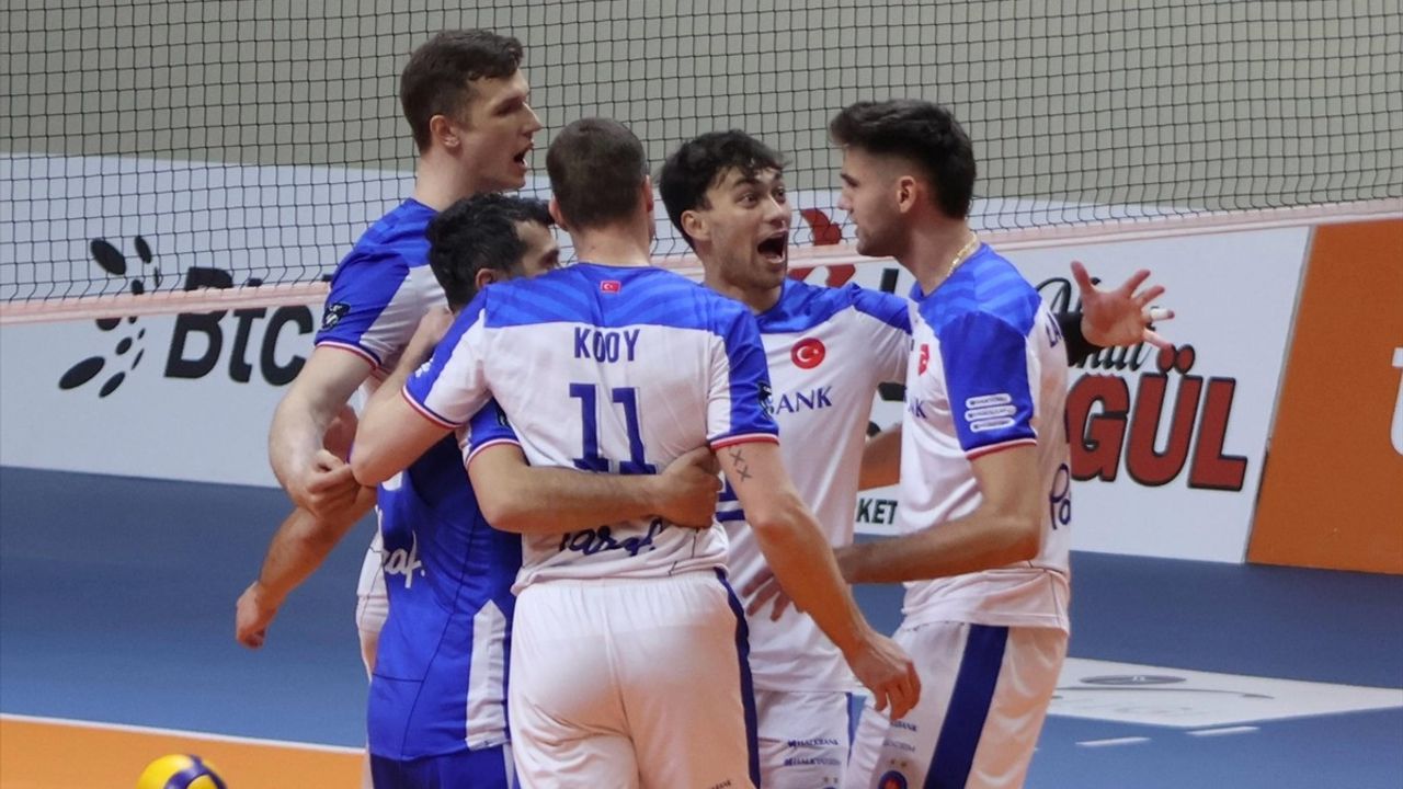 Halkbank, Kuşgöz İzmir'i Deplasmanda Devirdi: 3-0