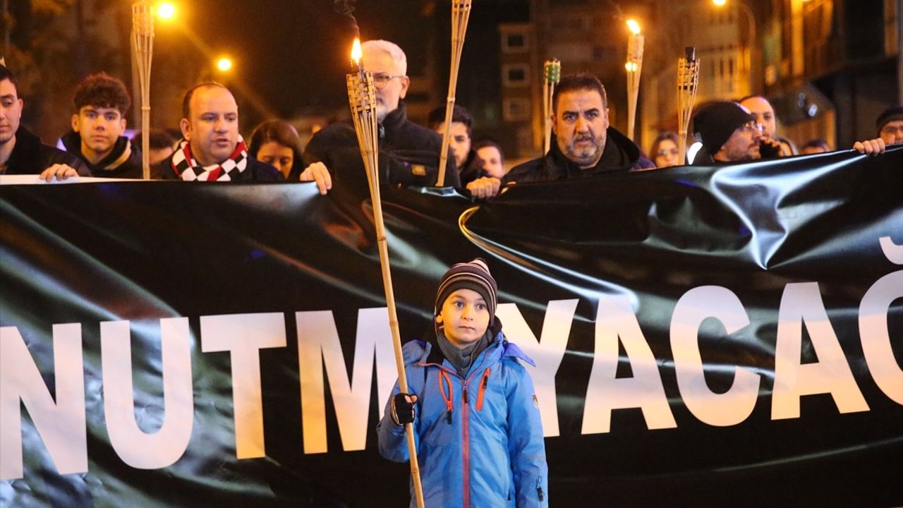 Hatay'da Depremde Hayatını Kaybedenler İçin Anma Töreni Düzenlendi