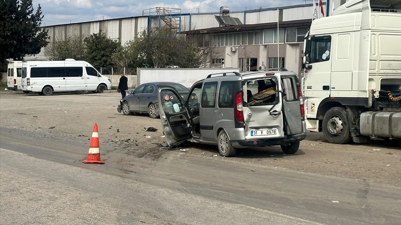 Hatay'da Trafik Kazası: 2 Yaralı