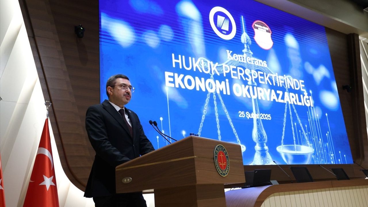 Hukuk Perspektifinde Ekonomi Okuryazarlığı Konferansı Düzenlendi