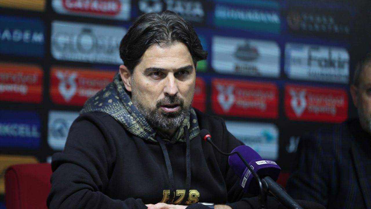 İlhan Palut: "Çaykur Rizespor, Kaybetmemesi Gereken Bir Maçı Daha Kaybetti"