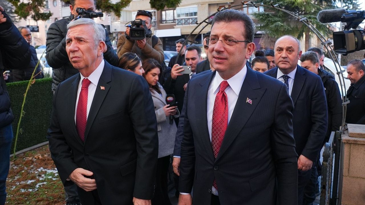 İmamoğlu ve Yavaş, Özdağ'ın Annesini Ziyaret Etti