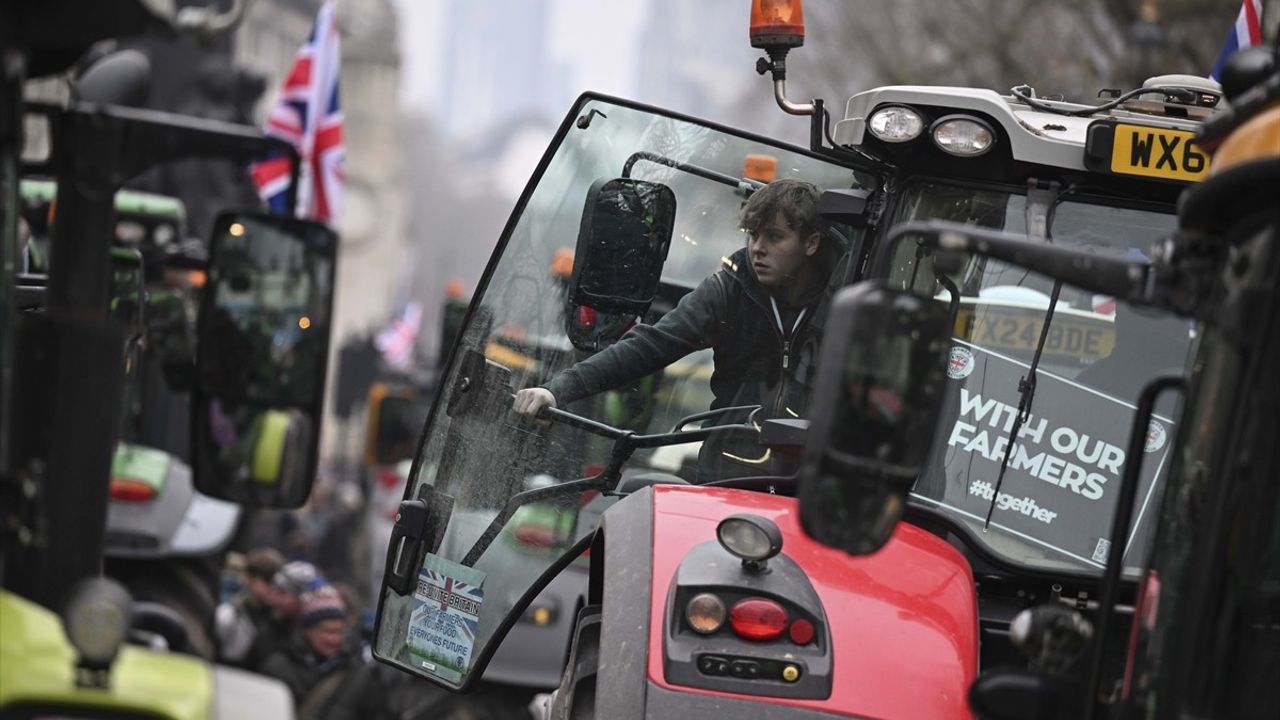 İngiliz Çiftçiler, Veraset Vergisine Tepki İçin Londra Sokaklarına Çıktı