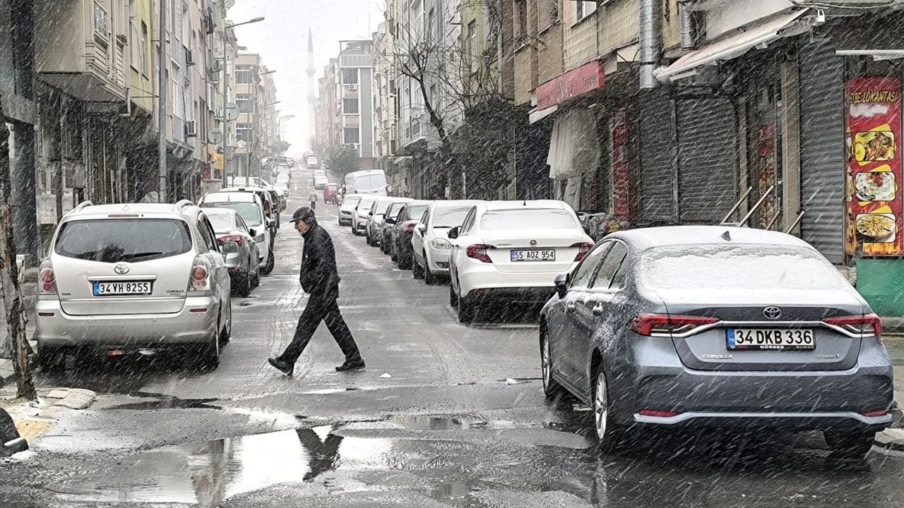 İstanbul'da Kar Yağışı Başladı: Avrupa Yakası Öne Çıkıyor