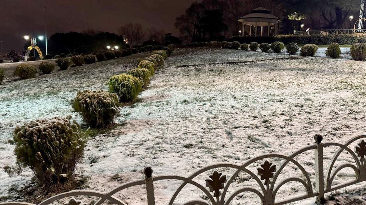 İstanbul'un Anadolu Yakası'nda Kar Yağışı Etkili Oldu
