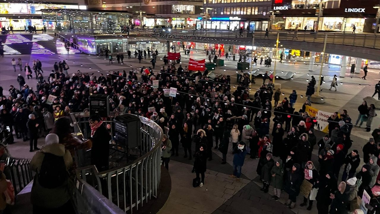 İsveç'te İslamofobi ve Irkçılık Protesto Edildi