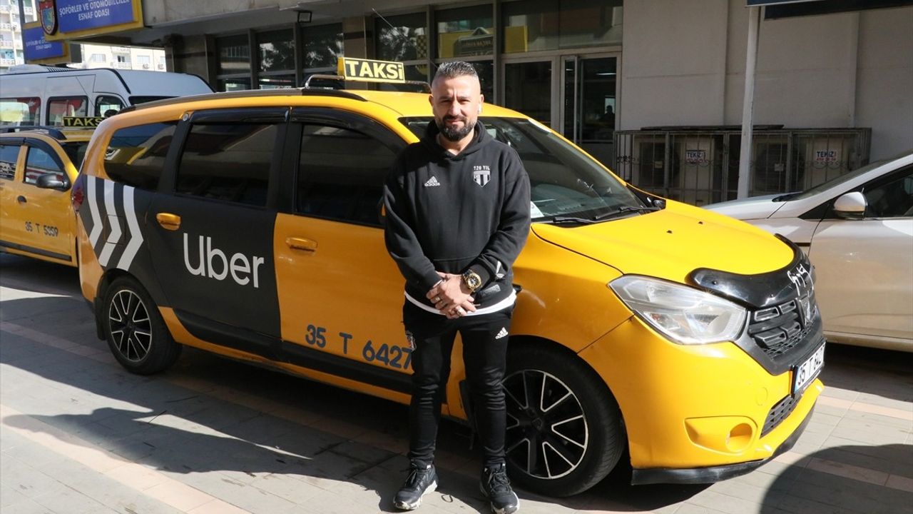 İzmir'de Askeri Üniformayla Dolandırıcılık Yapana 7 Yıl 6 Ay Hapis Cezası