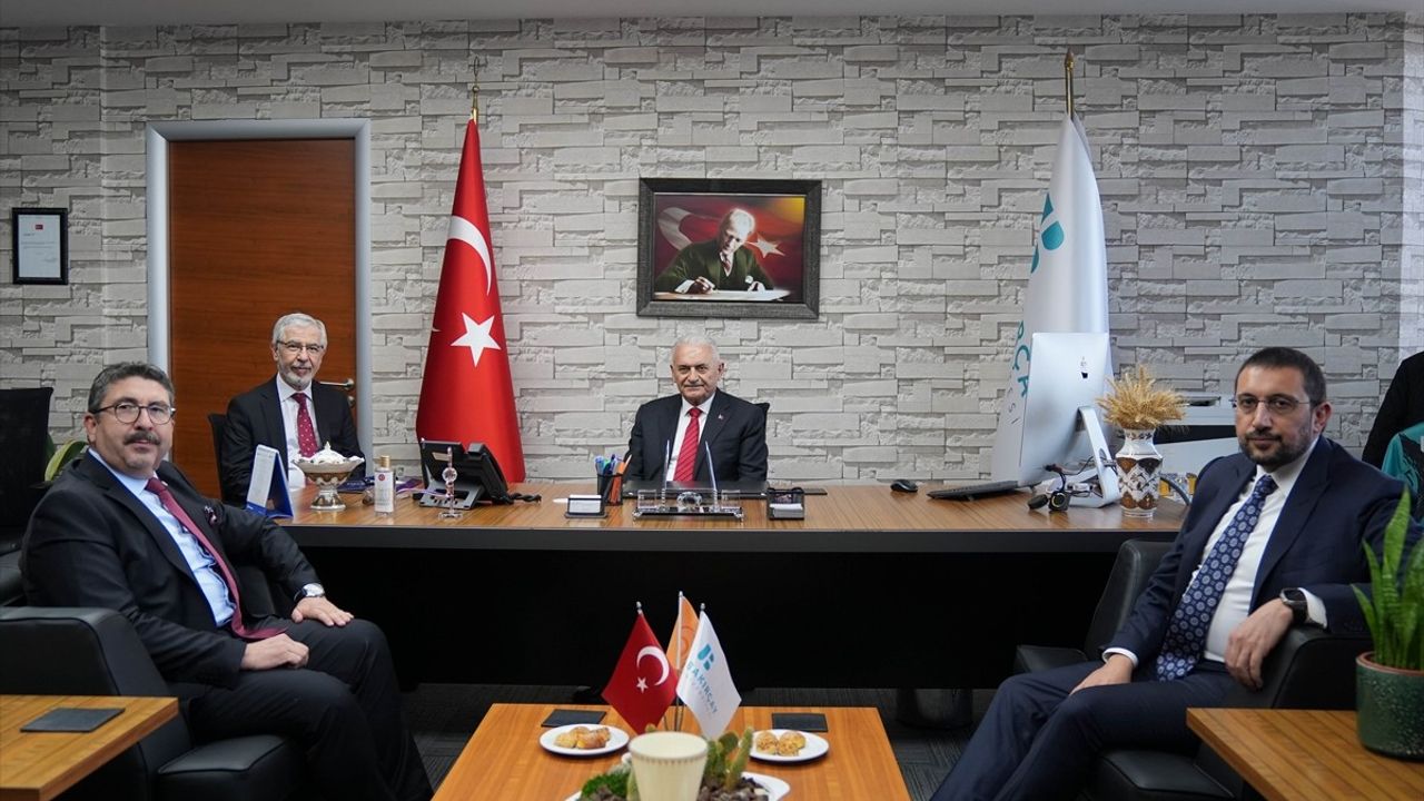 İzmir'de 'Yeni Anayasa Buluşmaları' Programı Gerçekleşti