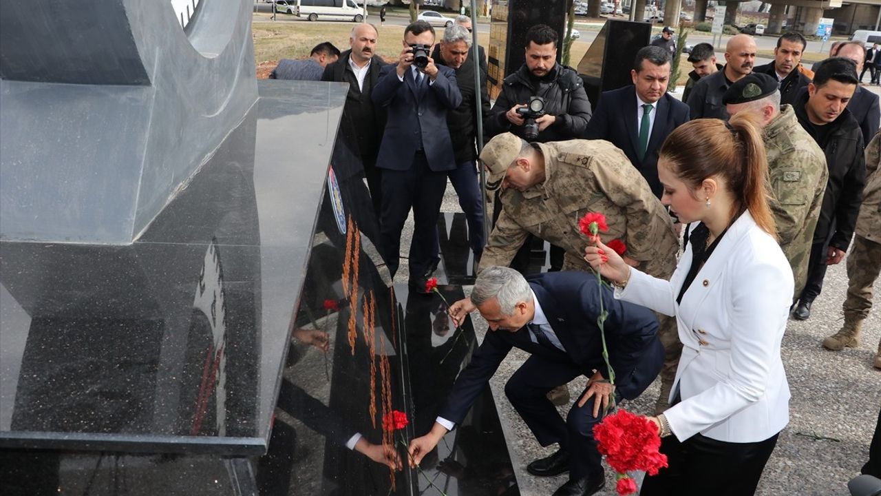 Kahramanmaraş Sütçü İmam Üniversitesi'nde Deprem Anıtı Törenle Açıldı