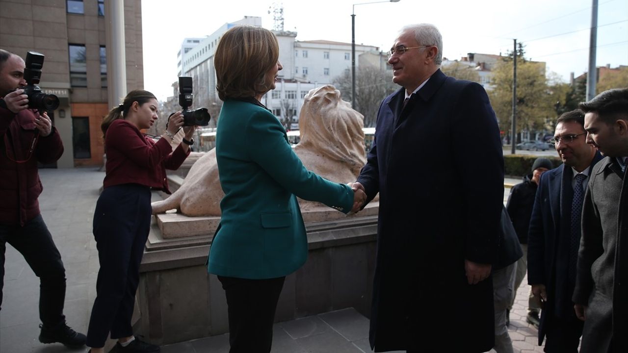 Kamu Başdenetçisi Akarca Eskişehir'de Vatandaşlarla Buluştu