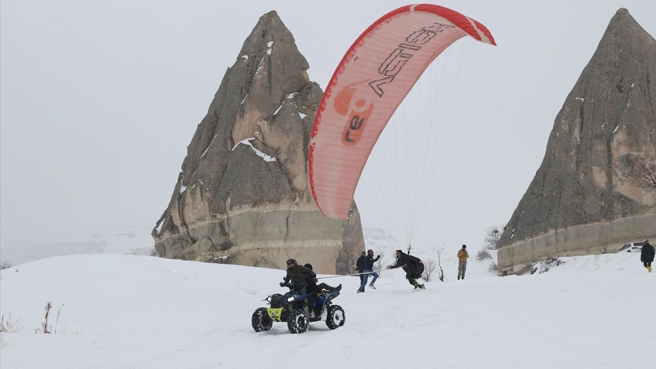 Kapadokya'da Kış Keyfi: Karla Kaplı Peribacaları Arasında Eğlenceli Etkinlik