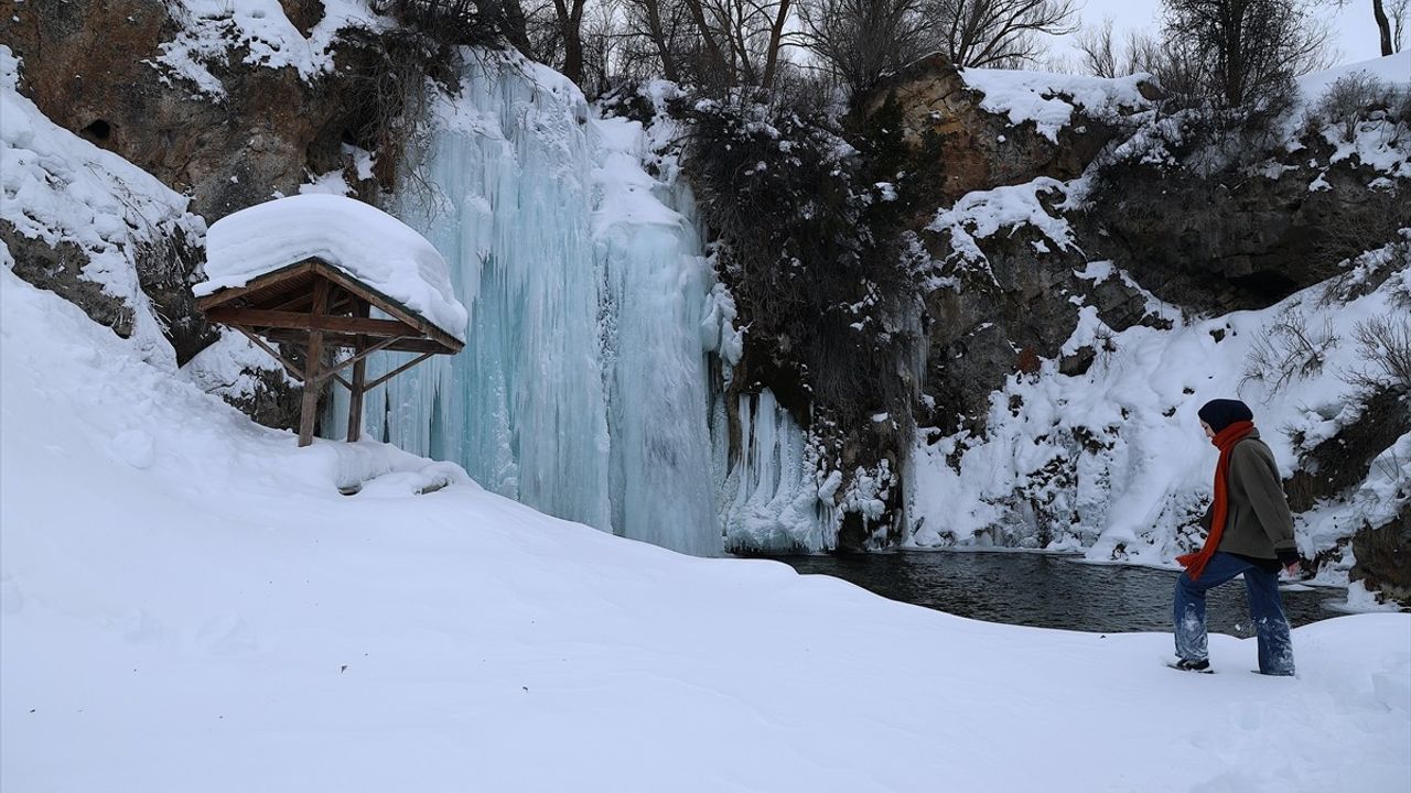 Karadeniz'de 360 Yerleşim Yeri Karla Kapandı: Mücadele Devam Ediyor