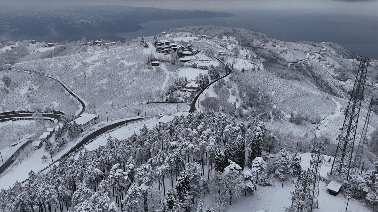 Karadeniz'de 391 Yerleşim Yerine Ulaşım Kesildi