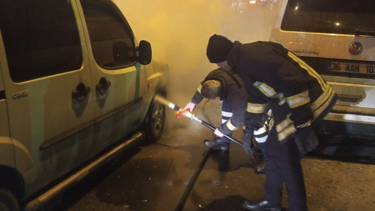 Kars'ta Seyir Halindeki Araç Alev Alev Yandı