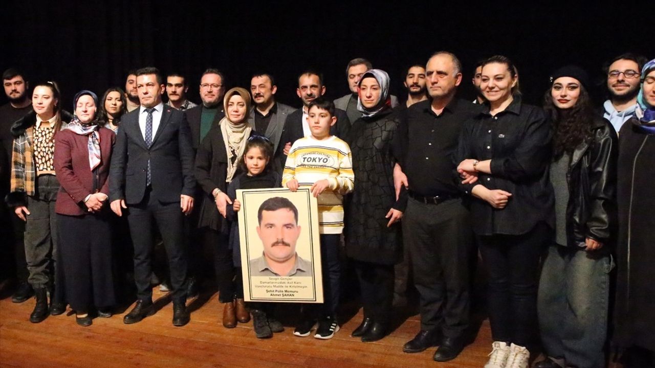 Kastamonu'da 'Kelepçe' Tiyatro Oyunu İlk Kez Sahnelendi