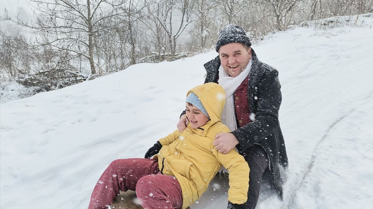 Kastamonu'da Öğrenci ve Veliler Kızak keyfi Yaşadı