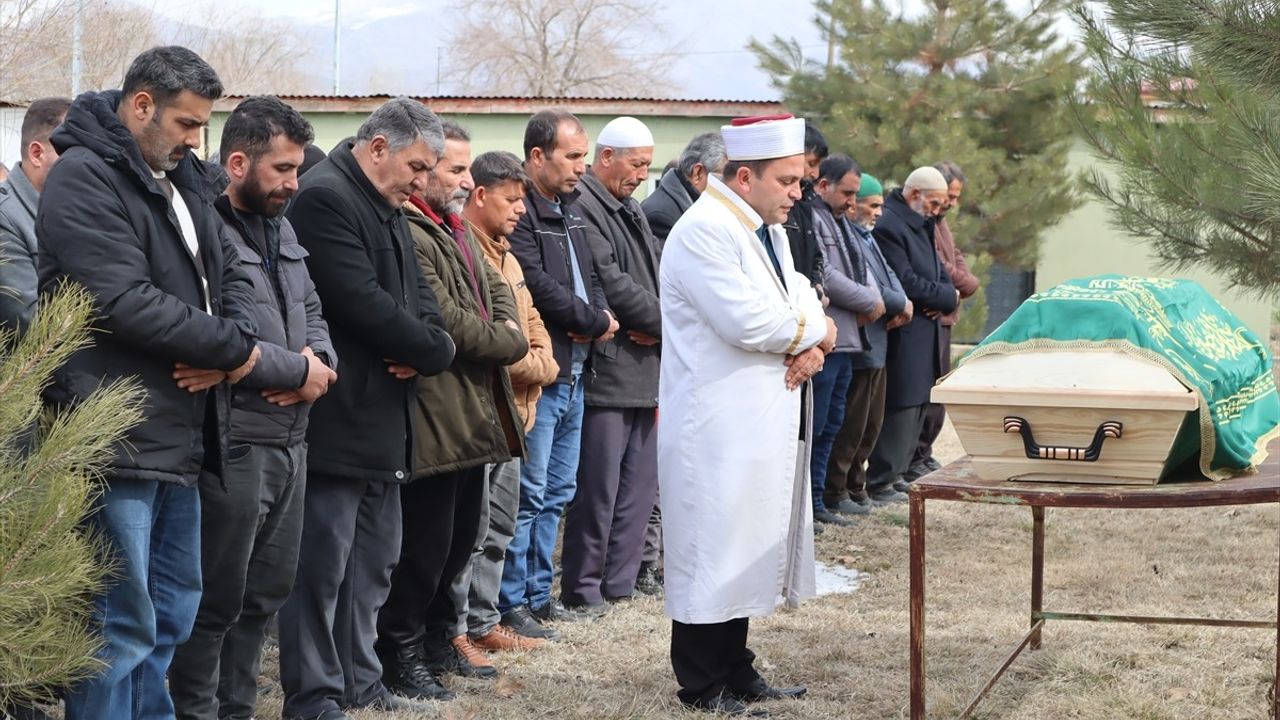 Kayseri'de Eski Eşi Tarafından Öldürülen Kadının Cenazesi Kahramanmaraş'ta Defnedildi