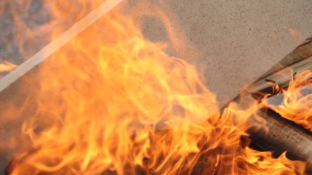 Kayserili Girişimciden Yüksek Isıya Dayanıklı Yanmaz Ahşap Ürünü