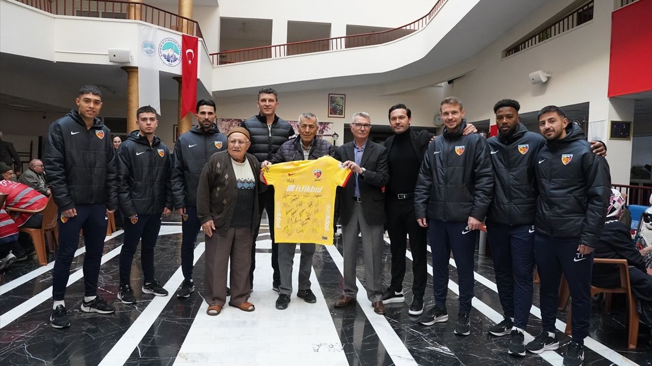 Kayserispor'dan Huzurevi Ziyareti: Sevgi Dolu Anlar