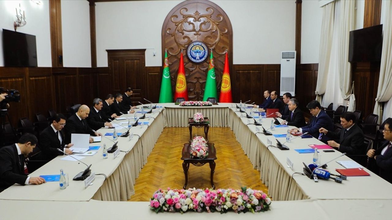 Kırgızistan ve Türkmenistan Dışişleri Bakanları Siyasi İstişarelerde Bulundu