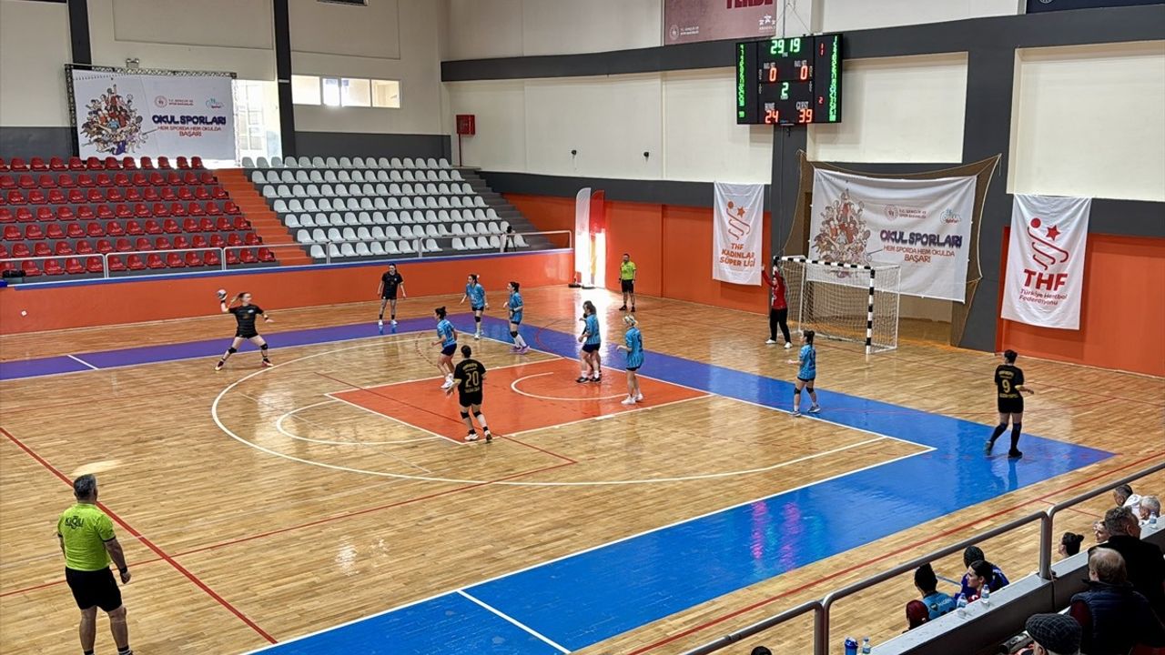 Kırşehir Belediyespor, Ortahisar Belediyespor'a Farklı Yenildi