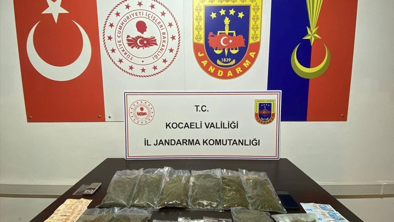 Kocaeli'de 4 Kilogram Sentetik Uyuşturucu Ele Geçirildi