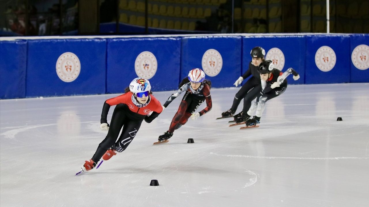 Kocaeli'de Kısa Kulvar Sürat Pateni Federasyon Kupası Heyecanı Başladı