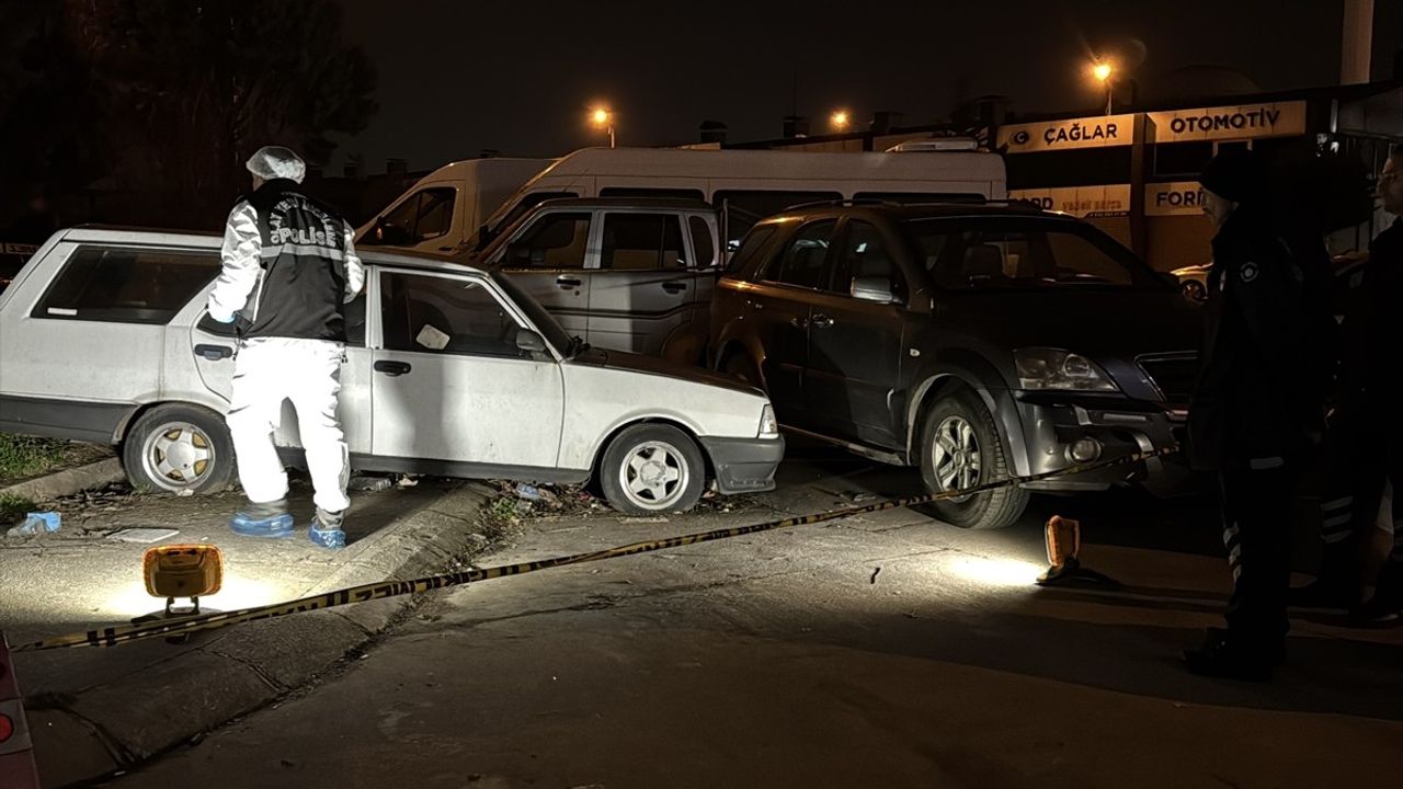 Kocaeli'de Park Halindeki Otomobilde Başından Vurulmuş Bir Kişi Bulundu