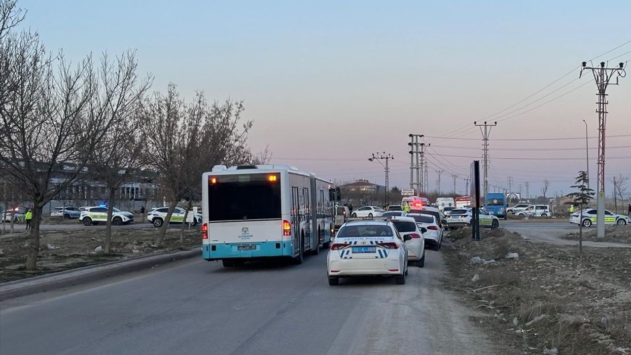 Konya'da Trafik Kazası: 1 Polis Şehit, 2 Polis Yaralı