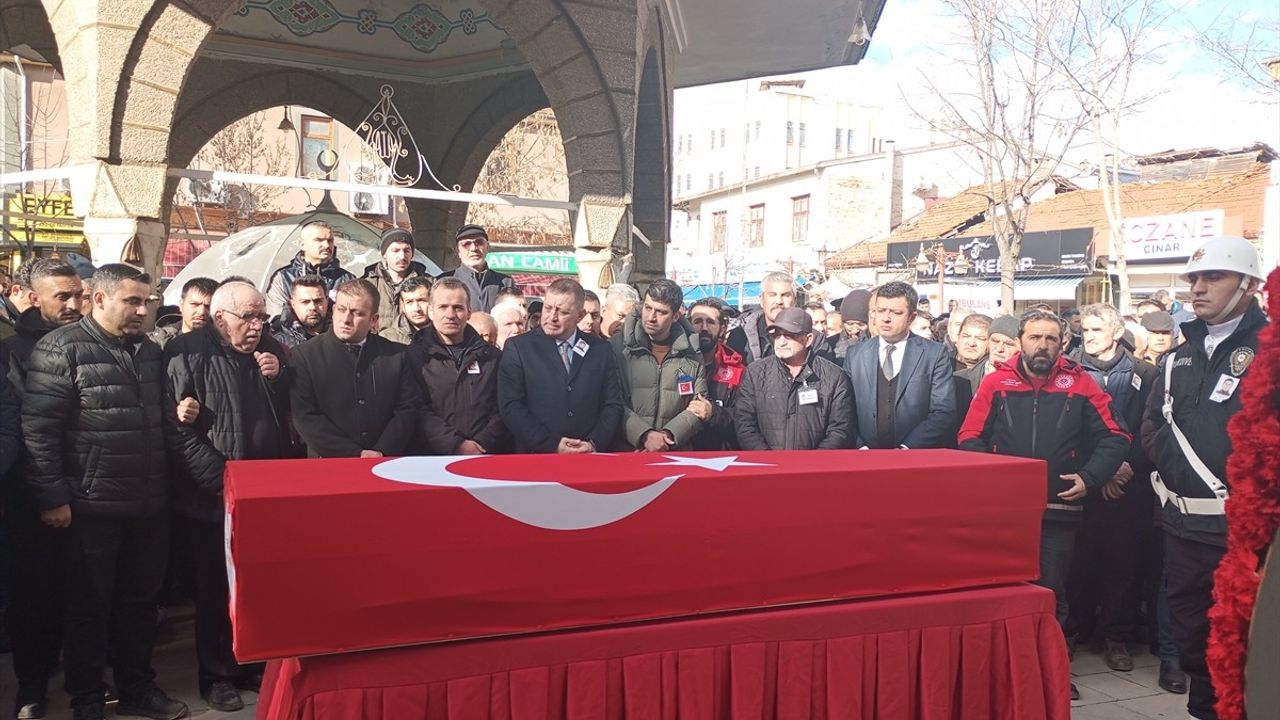 Konya'daki Trafik Kazasında Şehit Olan Polis Memuru Onur Şirin Isparta'da Defnedildi
