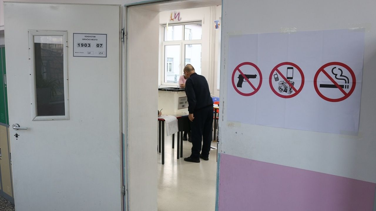 Kosova'da Genel Seçim Sandıkları Açıldı