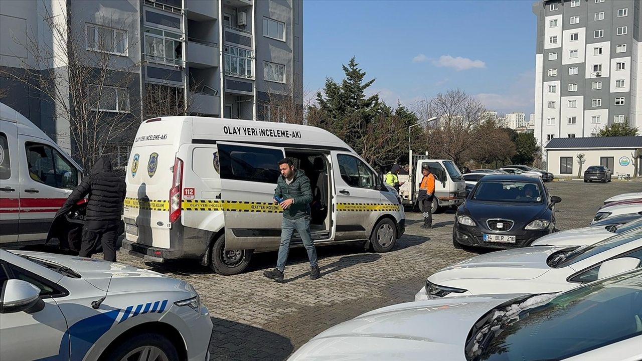 Küçükçekmece'de 6. Kattan Düşen Kadın Hayatını Kaybetti