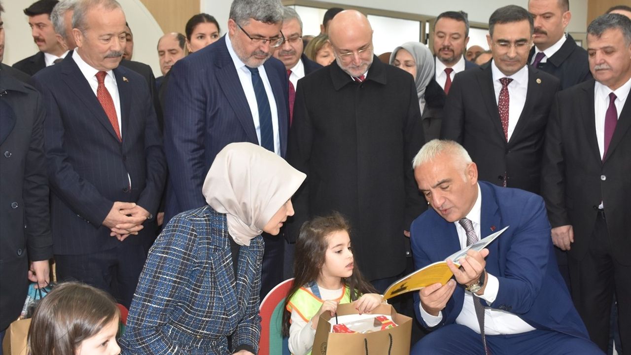 Kültür ve Turizm Bakanı Ersoy, Afyonkarahisar'da Kütüphane Açılışlarıyla Gündemde