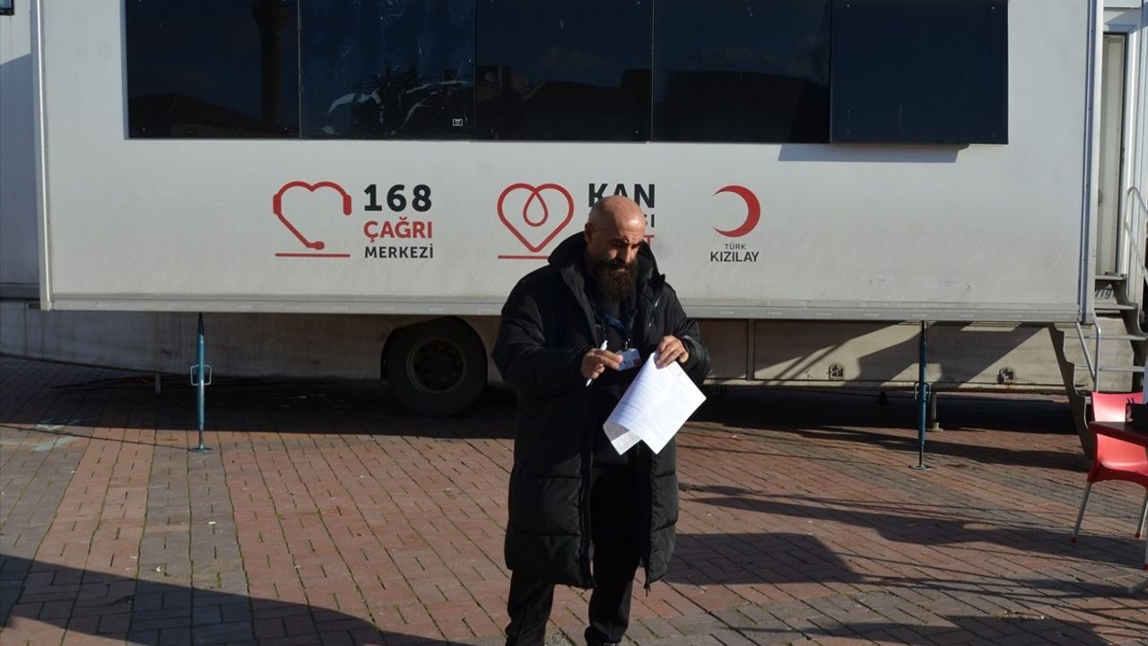 Kütahya'da 100. Kan Bağışını Yapan Doktor, Kan Bağışının Önemine Dikkat Çekti