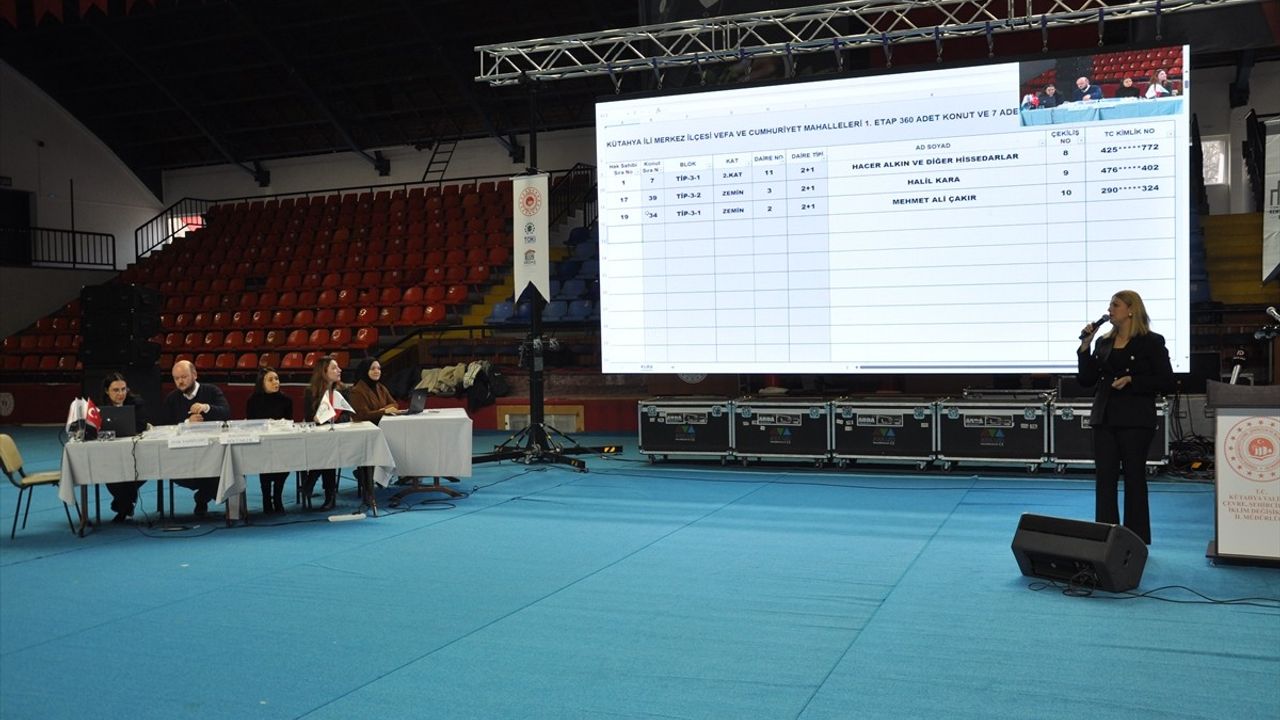 Kütahya'da 495 Konut Kura ile Sahiplerini Buldu