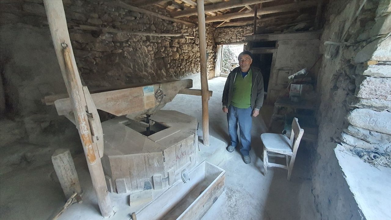 Manisa'da Yüzyıllık Su Değirmeni Tekrar Üretime Geçti