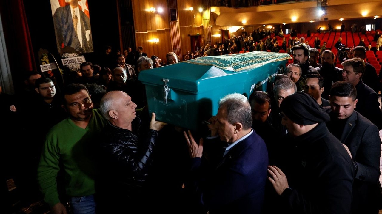 Mersin'de Genç Kemancı Laçin Akyol'un Cenazesi Defnedildi