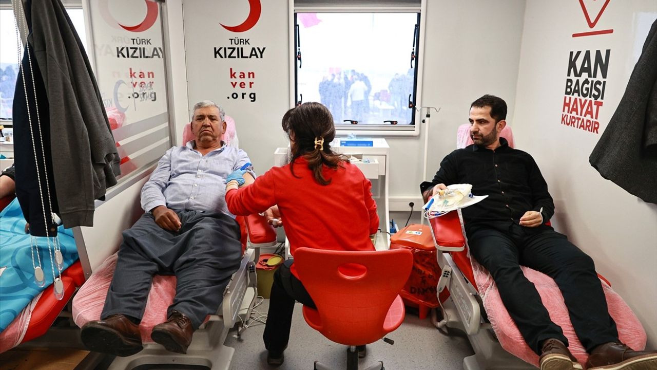 Mersin'de Kamu Çalışanlarından Kan Bağışı Desteği