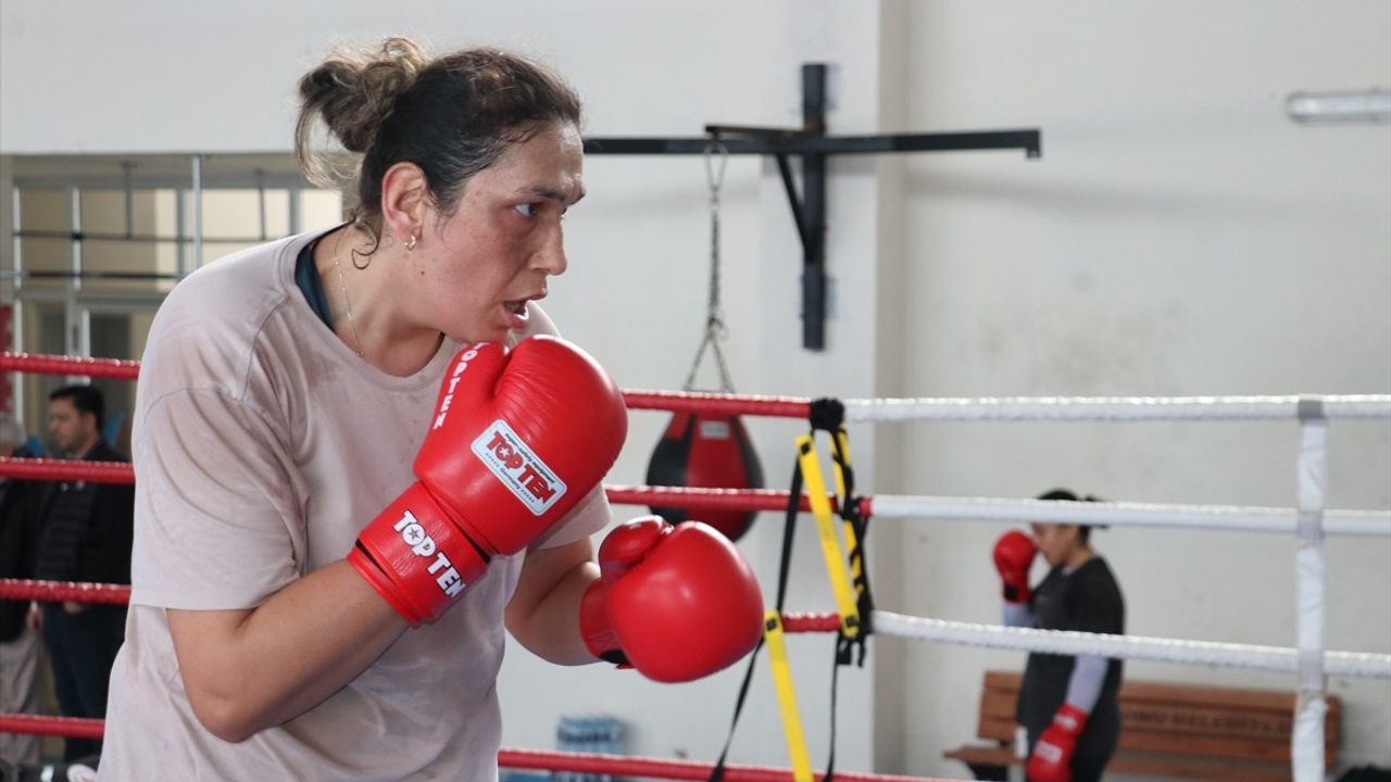 Milli Boksör Elif Güneri, Dünya Şampiyonluğu İçin Hazırlanıyor