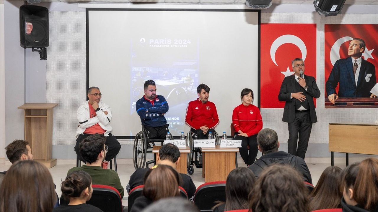 Milli Para Masa Tenisçileri Öğrencilerle Buluştu