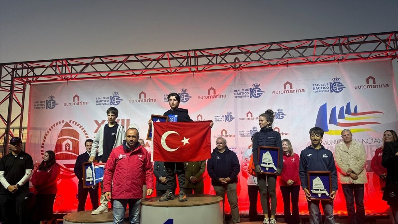 Milli Yelkenci Mehmet Erkut Budak, İspanya'da Altın Madalya Kazandı