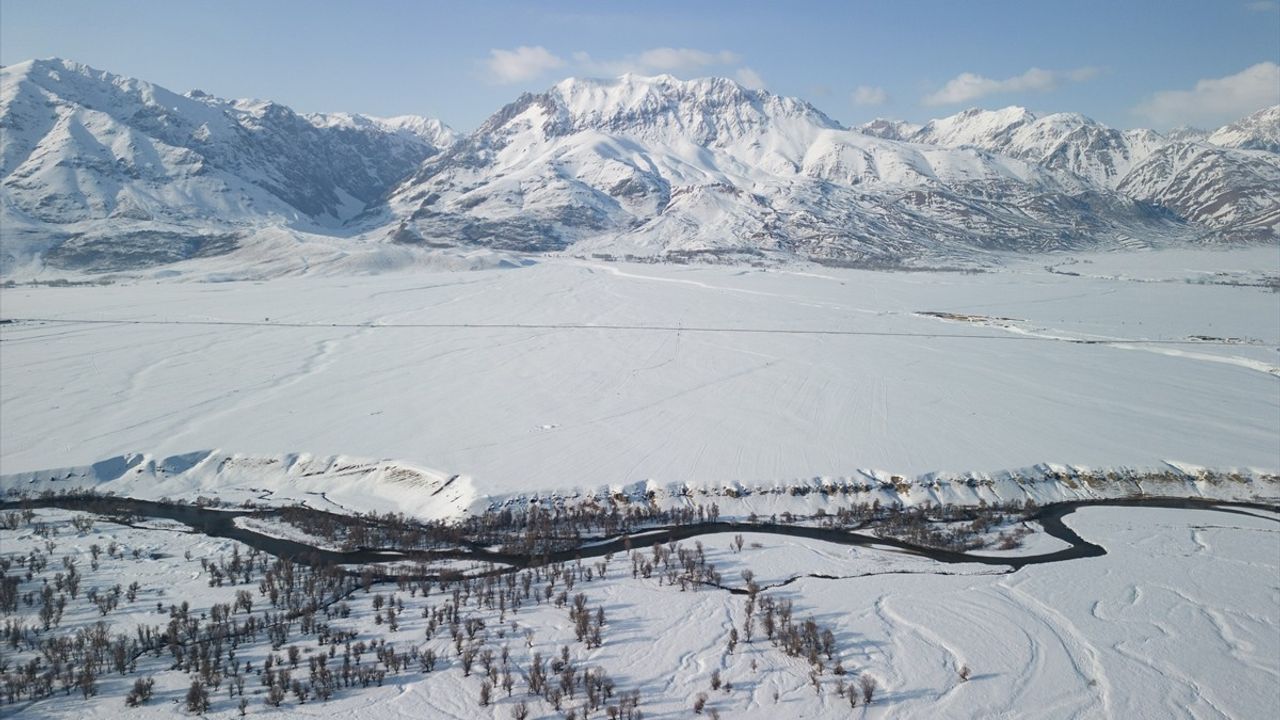 Munzur Vadisi Kış Beyazına Büründü: Dronla Görüntülendi