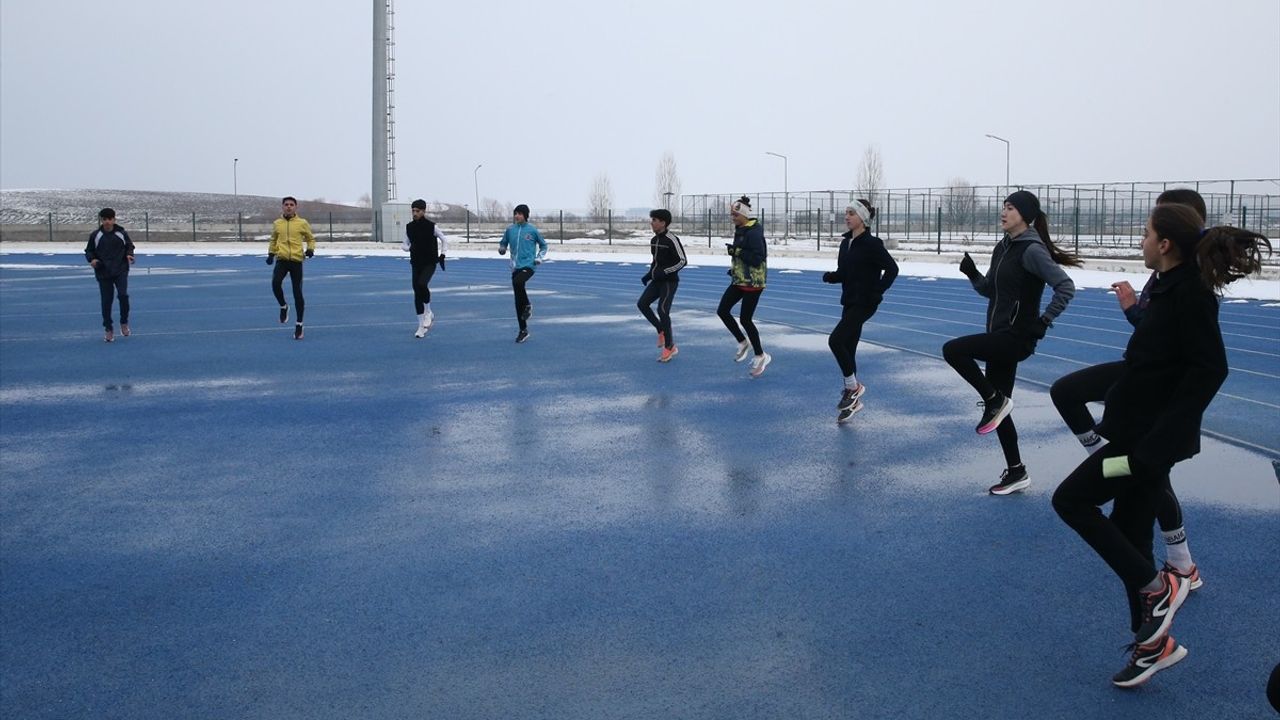 Muşlu Atletler Dondurucu Soğukta Şampiyonluk İçin Antrenman Yapıyor