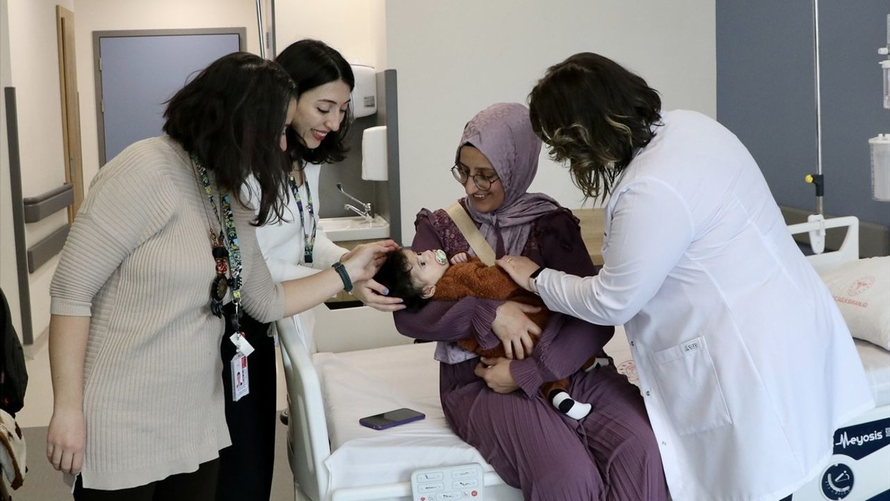 Nadir Görülen Diyafram Hernisi Teşhisiyle Doğan Umut Bebek Sağlığına Kavuştu