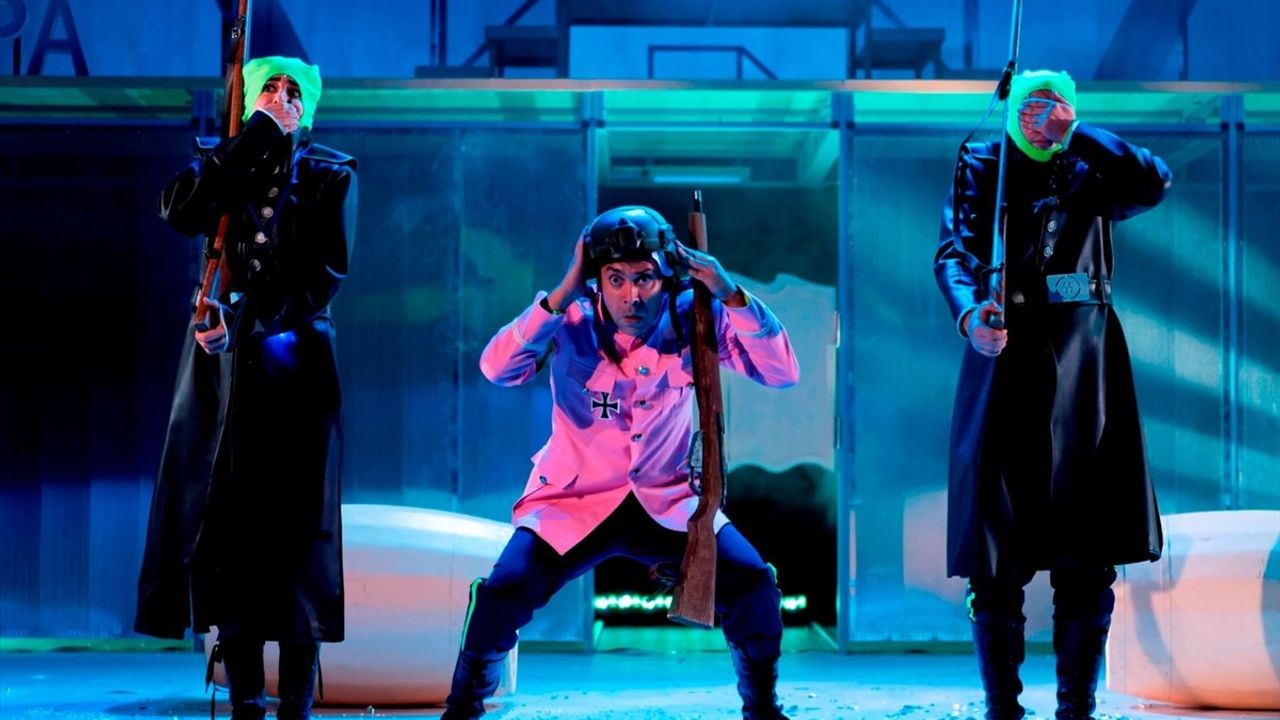 Nilüfer Belediyesi Kent Tiyatrosu, İstanbul'da 'Şvayk' İle Sahne Alıyor