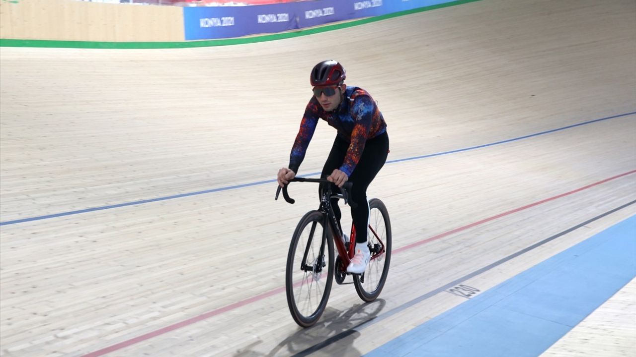 Pist Bisikletinde Milli Sporcular Uluslararası Arenaya Hazırlanıyor