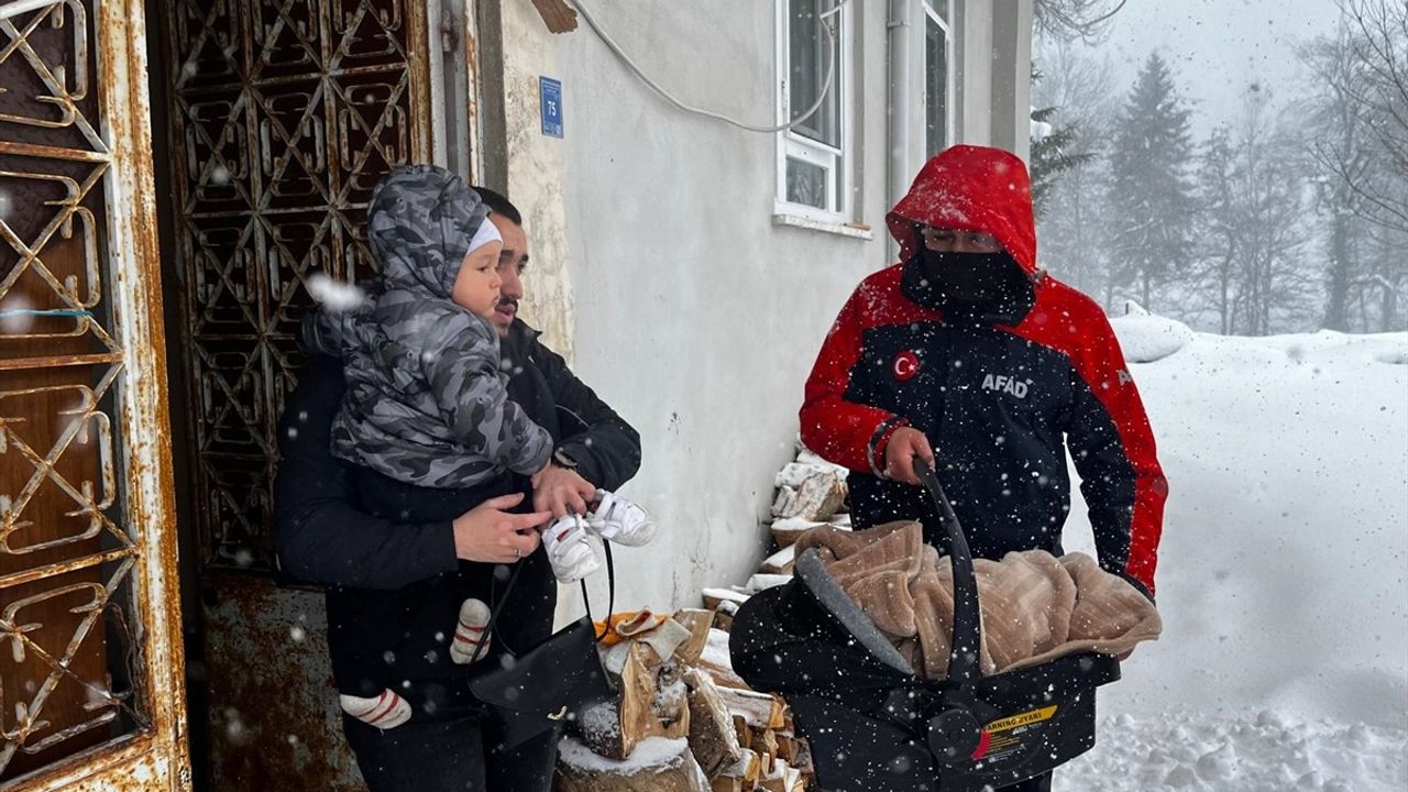 Rize'de Kardan Kapanan Köyde İkiz Bebekler İçin AFAD Kurtarma Operasyonu